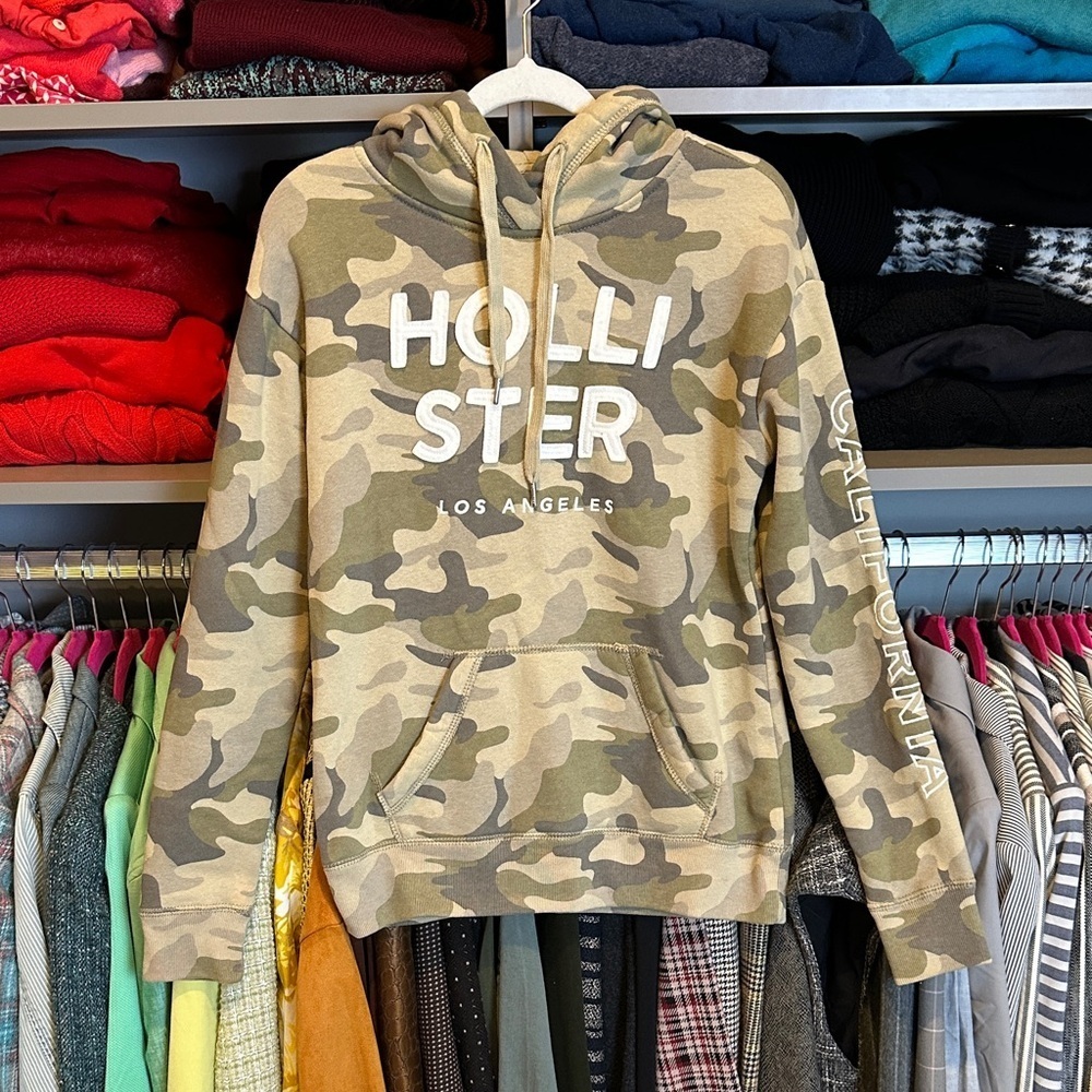 Hollister green/gray/tan camouflaged long sleeve logo sweatshirt size XS